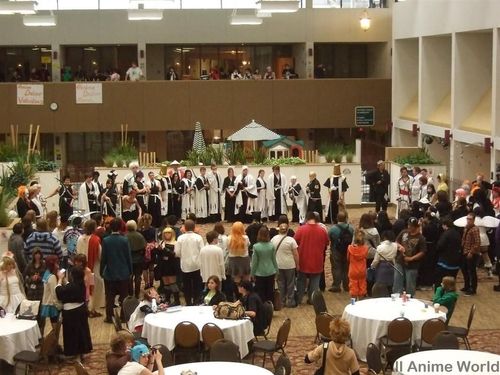 More than 4000 people attended Anime Detour. Thanks to Oldwrench for the additional picture.